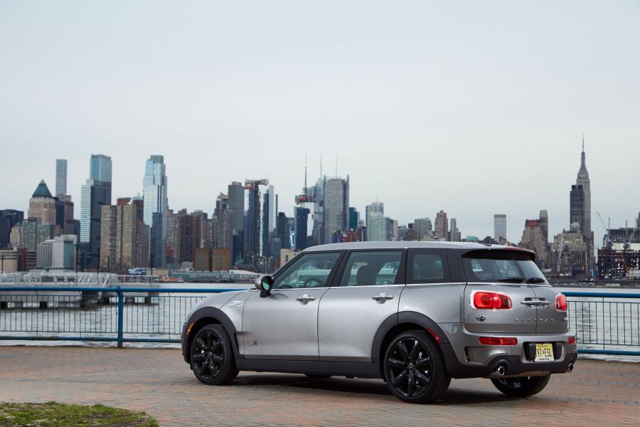  Mini Cooper S Clubman ALL4 2016 года  (US) (фото 2 из 20)